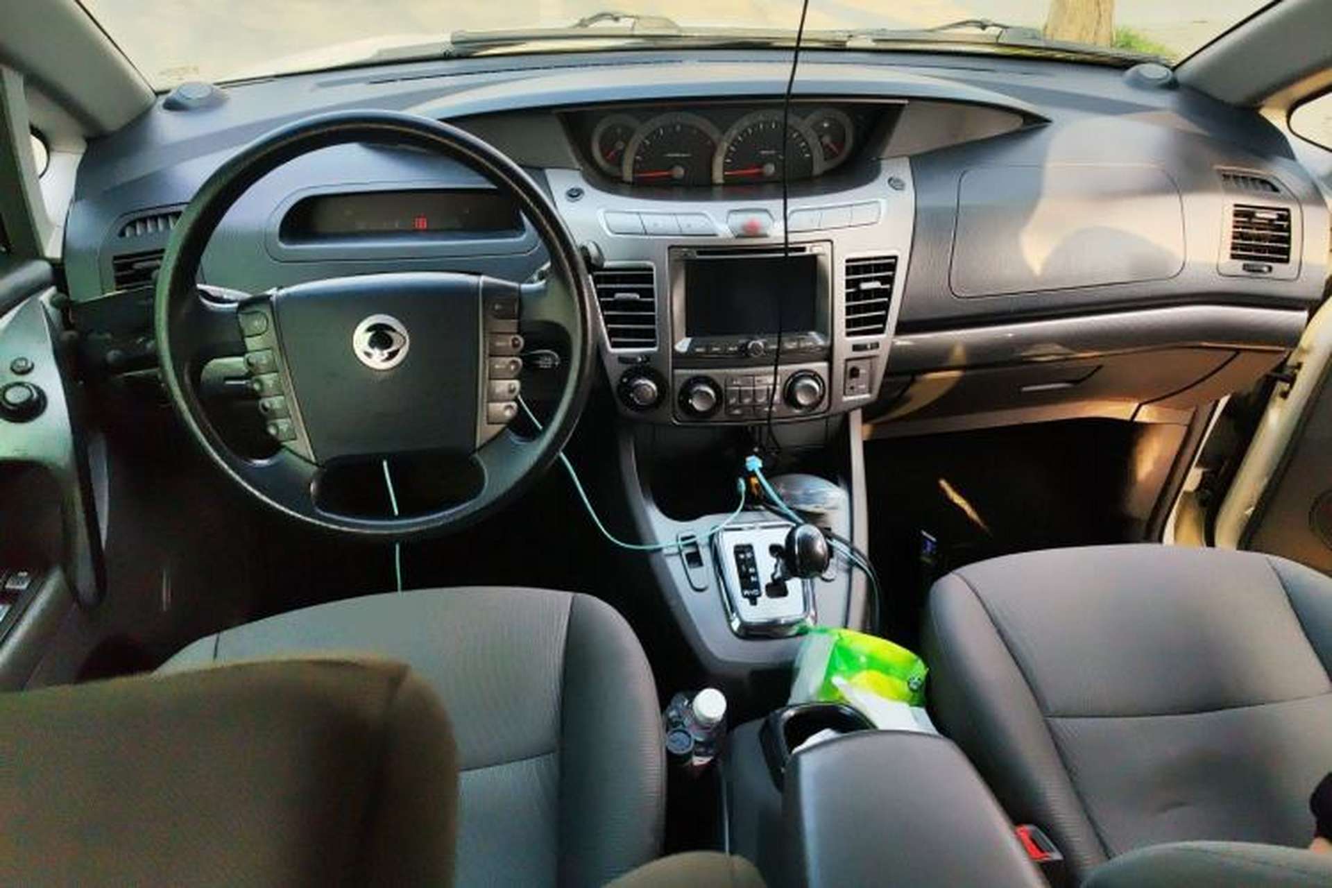 Used SsangYong Rodius 2014 2.0T Diesel Two-Wheel Drive Elite Navigation Edition Center Console
