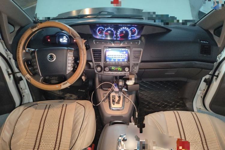 Used SsangYong Rodius 2014 2.0T Diesel Two-Wheel Drive Luxury Navigation Edition Center Console