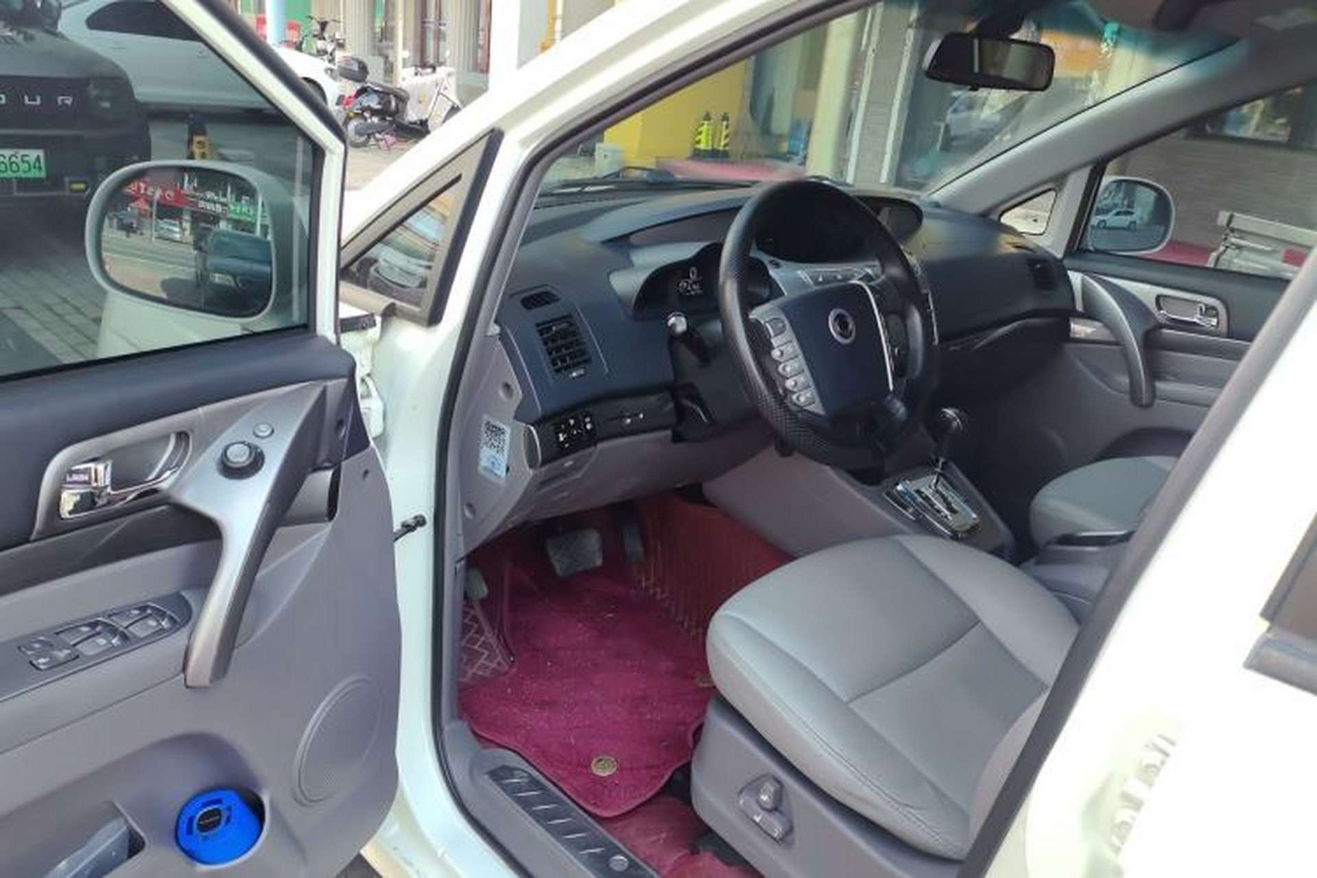 Used SsangYong Rodius 2014 2.0T Diesel 4x4 Luxury Navigation Edition Driver Seat