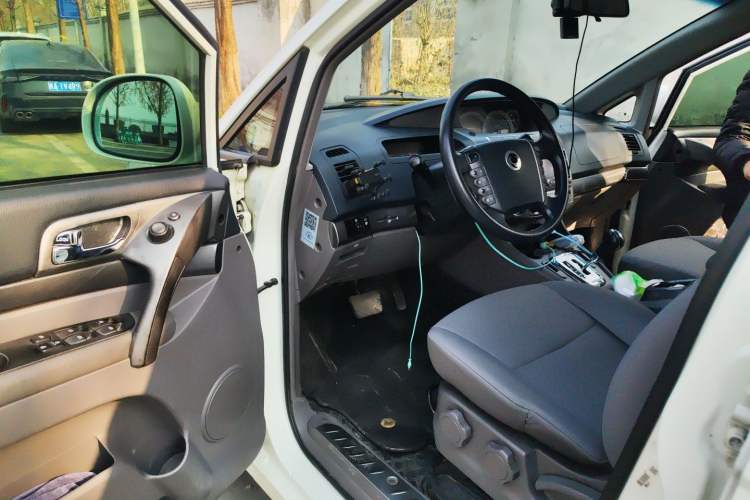 Used SsangYong Rodius 2014 2.0T Diesel Two-Wheel Drive Elite Navigation Edition Driver Seat