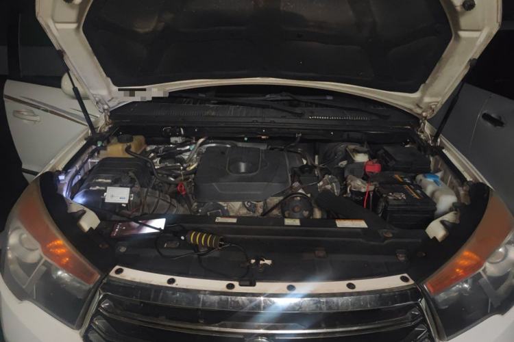Used SsangYong Rodius 2014 2.0T Diesel 4x4 Luxury Navigation Edition Engine Bay