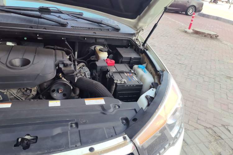 Used SsangYong Rodius 2014 2.0T Diesel 4x4 Luxury Navigation Edition Engine Bay Left
