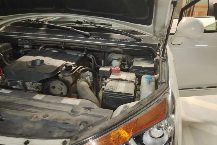 Used SsangYong Rodius 2014 2.0T Diesel Two-Wheel Drive Elite Navigation Edition Engine Bay Left
