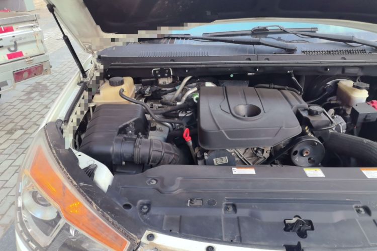 Used SsangYong Rodius 2014 2.0T Diesel 4x4 Luxury Navigation Edition Engine Bay Right