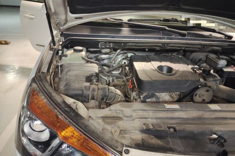 Used SsangYong Rodius 2014 2.0T Diesel Two-Wheel Drive Elite Navigation Edition Engine Bay Right