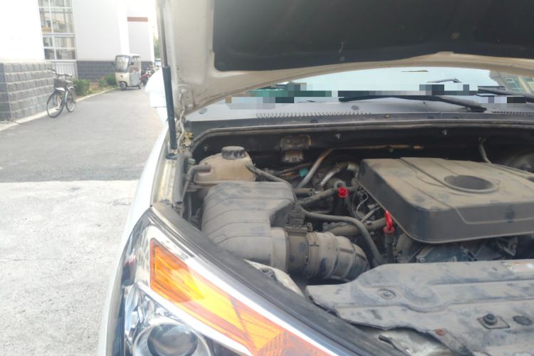 Used SsangYong Rodius 2014 2.0T Diesel 4x4 Luxury Navigation Edition Engine Bay Right