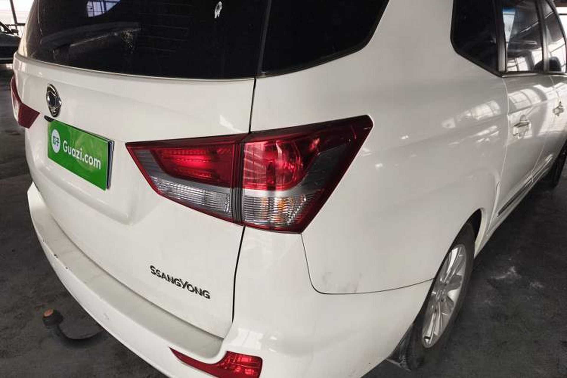 Used SsangYong Rodius 2014 2.0T Diesel Two-Wheel Drive Luxury Navigation Edition Exterior 6