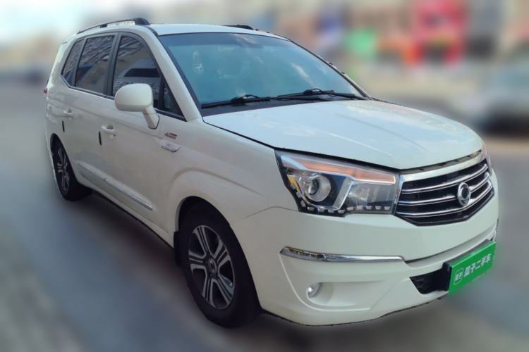 Used SsangYong Rodius 2014 2.0T Diesel 4x4 Luxury Navigation Edition Front Right 45 Deg