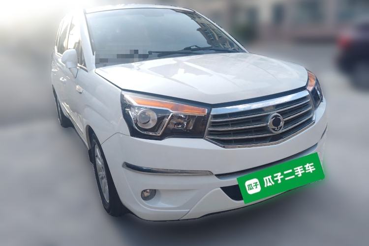 Used SsangYong Rodius 2014 2.0T Diesel 4x4 Luxury Navigation Edition Front Right 45 Deg