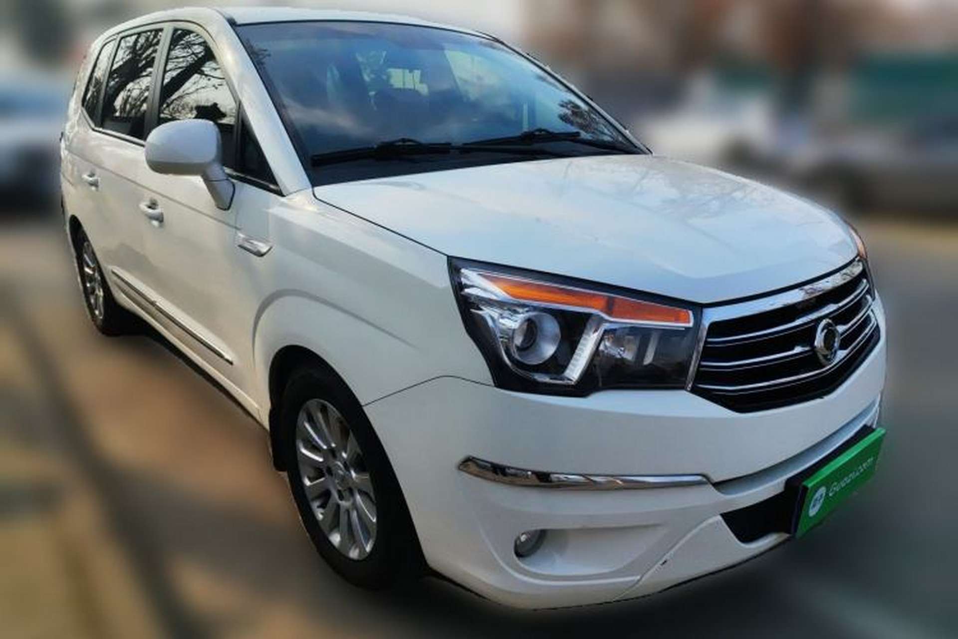Used SsangYong Rodius 2014 2.0T Diesel Two-Wheel Drive Elite Navigation Edition Front Right 45 Deg