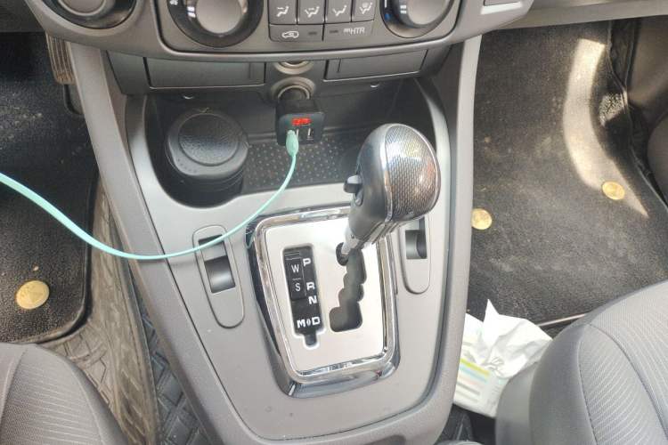 Used SsangYong Rodius 2014 2.0T Diesel Two-Wheel Drive Elite Navigation Edition Gear Lever