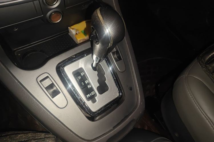 Used SsangYong Rodius 2014 2.0T Diesel 4x4 Luxury Navigation Edition Gear Lever
