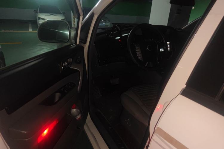 Used SsangYong Rodius 2014 2.0T Diesel 4x4 Luxury Navigation Edition Interior 3