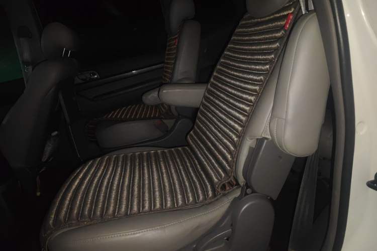 Used SsangYong Rodius 2014 2.0T Diesel 4x4 Luxury Navigation Edition Interior 4
