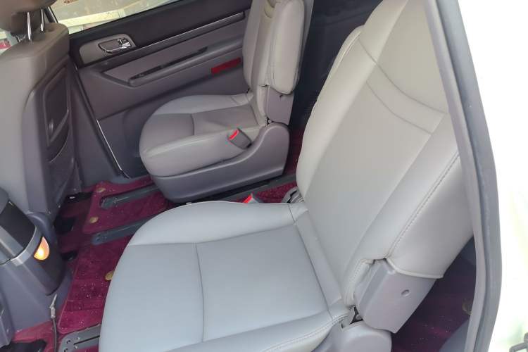 Used SsangYong Rodius 2014 2.0T Diesel 4x4 Luxury Navigation Edition Left Rear Seat