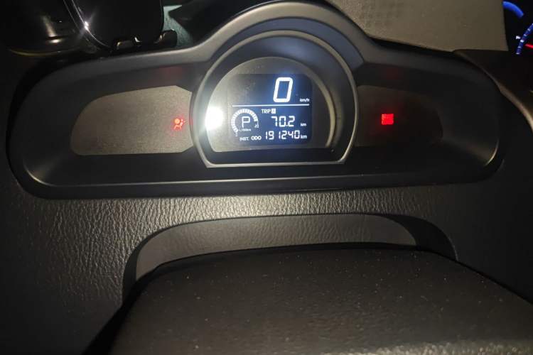 Used SsangYong Rodius 2014 2.0T Diesel 4x4 Luxury Navigation Edition Odometer Close Up