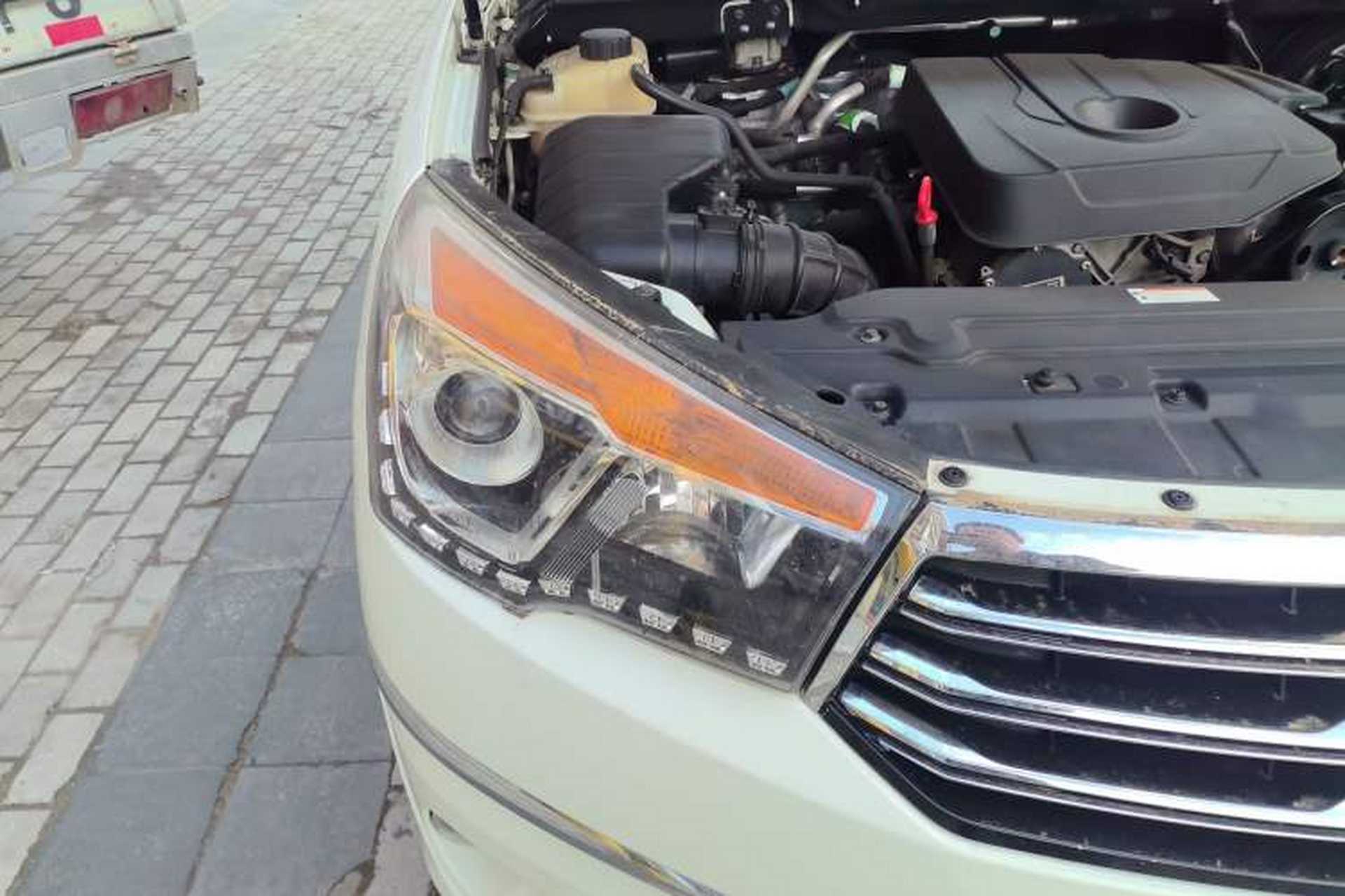 Used SsangYong Rodius 2014 2.0T Diesel 4x4 Luxury Navigation Edition Right Front Headlight