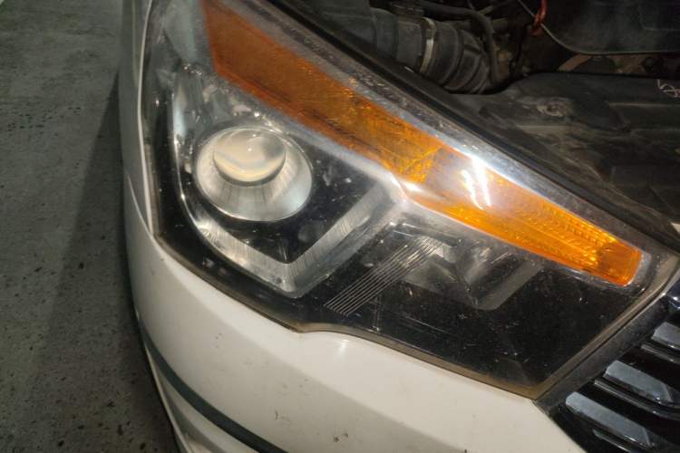 Used SsangYong Rodius 2014 2.0T Diesel Two-Wheel Drive Luxury Navigation Edition Right Front Headlight