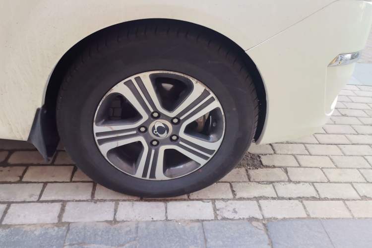Used SsangYong Rodius 2014 2.0T Diesel 4x4 Luxury Navigation Edition Right Front Wheel Hub