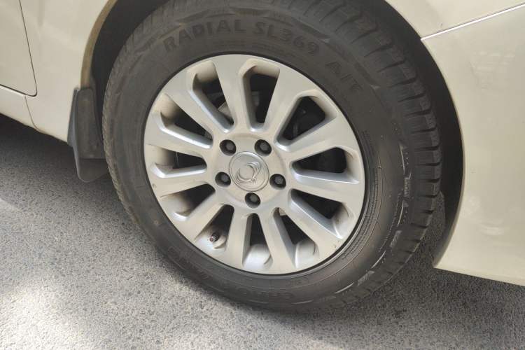 Used SsangYong Rodius 2014 2.0T Diesel Two-Wheel Drive Elite Navigation Edition Right Front Wheel Hub