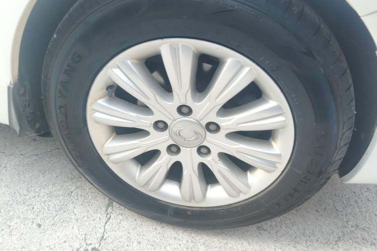 Used SsangYong Rodius 2014 2.0T Diesel 4x4 Luxury Navigation Edition Right Front Wheel Hub