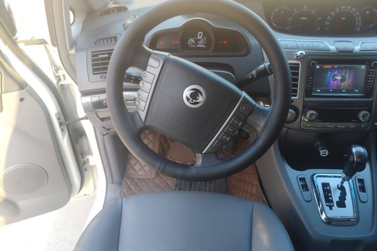 Used SsangYong Rodius 2014 2.0T Diesel 4x4 Luxury Navigation Edition Steering Wheel