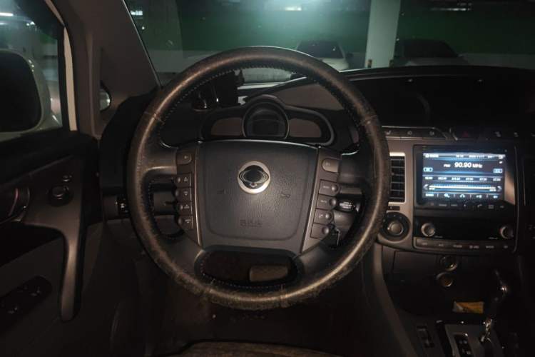 Used SsangYong Rodius 2014 2.0T Diesel 4x4 Luxury Navigation Edition Steering Wheel