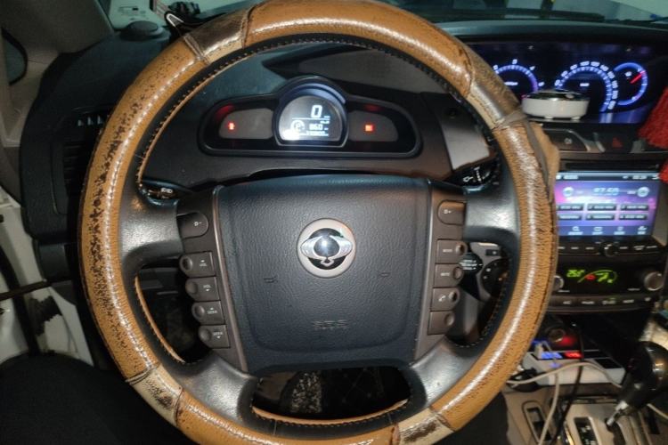 Used SsangYong Rodius 2014 2.0T Diesel Two-Wheel Drive Luxury Navigation Edition Steering Wheel