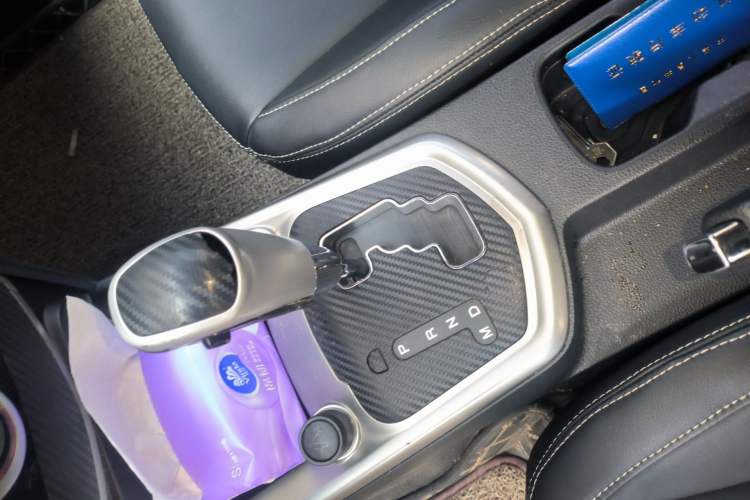 Used SsangYong Tivolan 2015 1.6L Automatic Two-Wheel Drive Zhi Chun Edition Gear Lever