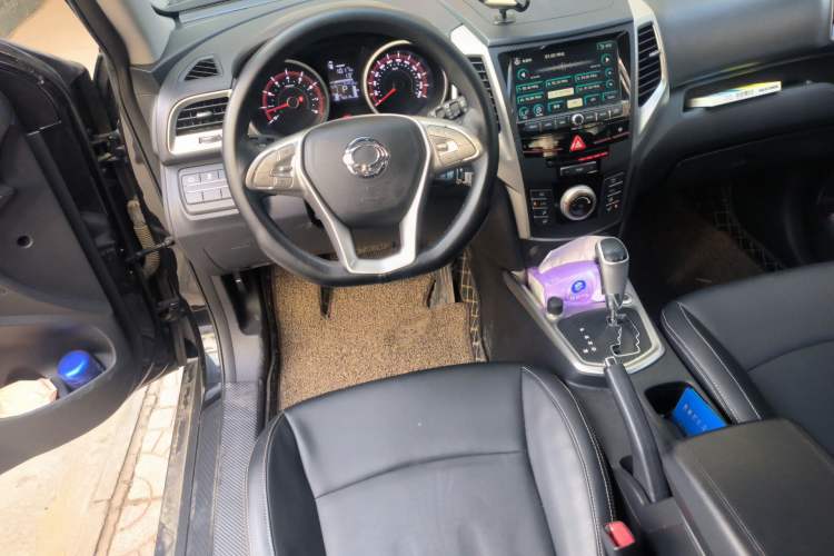 Used SsangYong Tivolan 2015 1.6L Automatic Two-Wheel Drive Zhi Chun Edition Steering Wheel