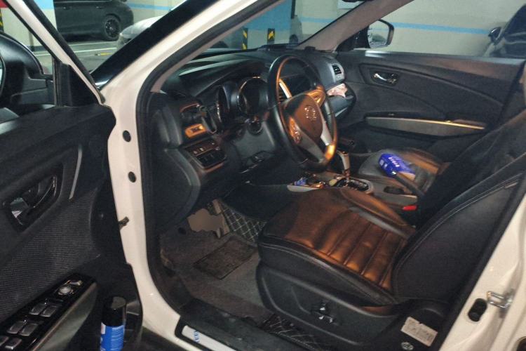 Used SsangYong Tivolan 2015 1.6L Automatic Two-Wheel Drive ZhiKu Edition Driver Seat
