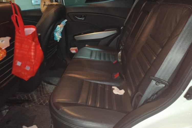Used SsangYong Tivolan 2015 1.6L Automatic Two-Wheel Drive ZhiKu Edition Left Rear Seat