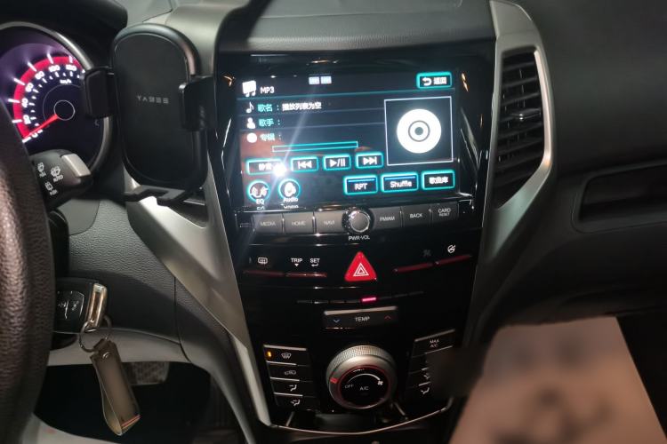 Used SsangYong Tivolan 2015 1.6L Automatic Two-Wheel Drive Zhi Chun Edition Audio And AC Panel