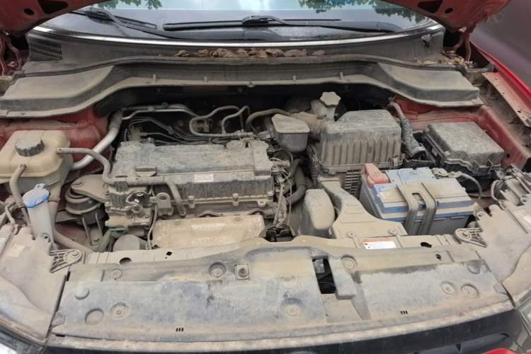 Used SsangYong Tivolan 2015 1.6L Automatic Two-Wheel Drive YARiS L Version Engine Bay
