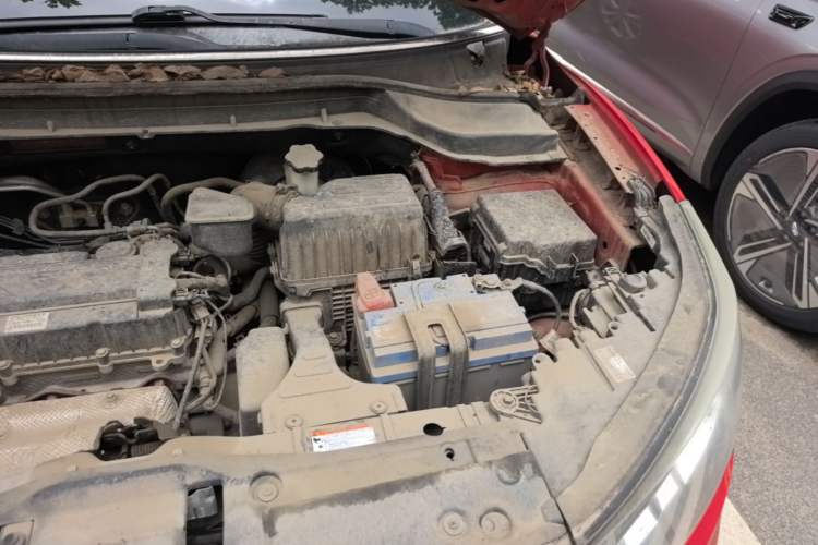 Used SsangYong Tivolan 2015 1.6L Automatic Two-Wheel Drive YARiS L Version Engine Bay Left