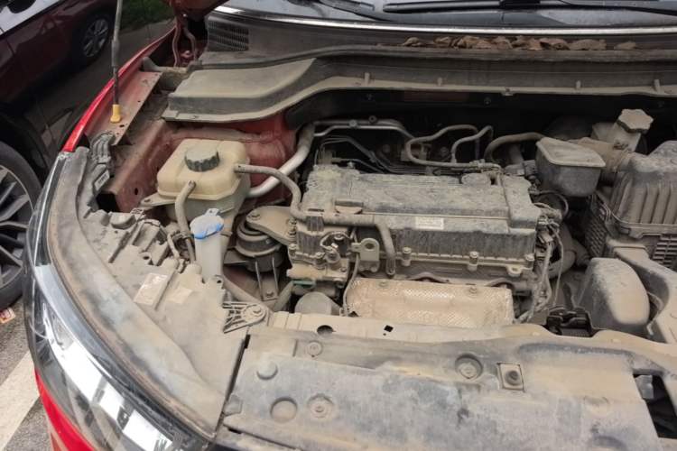 Used SsangYong Tivolan 2015 1.6L Automatic Two-Wheel Drive YARiS L Version Engine Bay Right