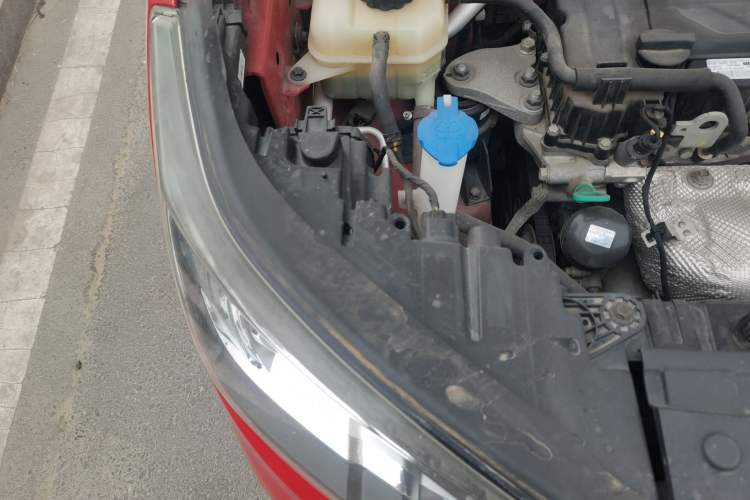 Used SsangYong Tivolan 2015 1.6L Automatic Two-Wheel Drive Zhi Chun Edition Engine Bay Right