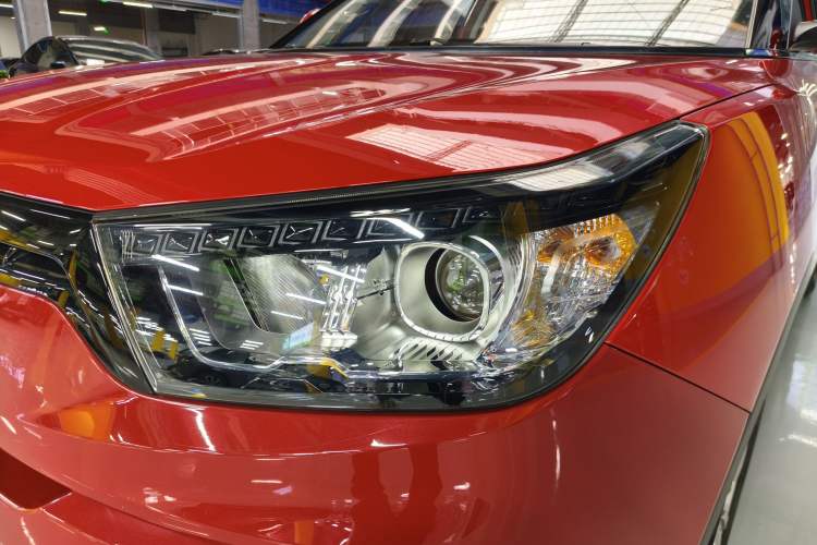 Used SsangYong Tivolan 2015 1.6L Automatic Two-Wheel Drive Zhi Chun Edition Exterior 7