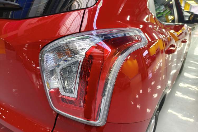 Used SsangYong Tivolan 2015 1.6L Automatic Two-Wheel Drive Zhi Chun Edition Exterior 8