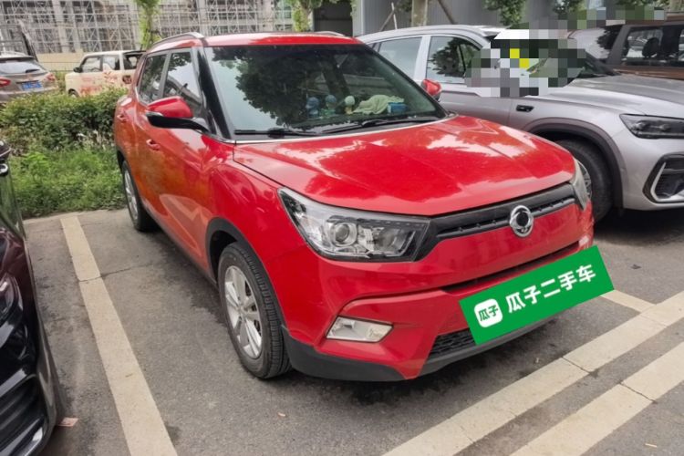 Used SsangYong Tivolan 2015 1.6L Automatic Two-Wheel Drive YARiS L Version Front Right 45 Deg
