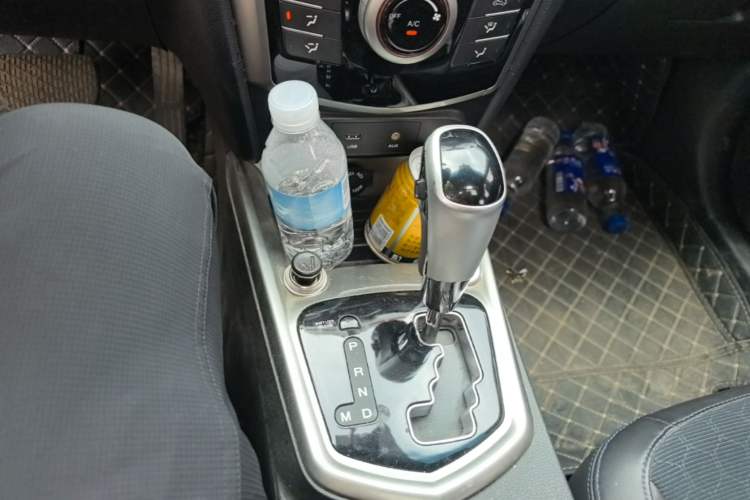 Used SsangYong Tivolan 2015 1.6L Automatic Two-Wheel Drive YARiS L Version Gear Lever