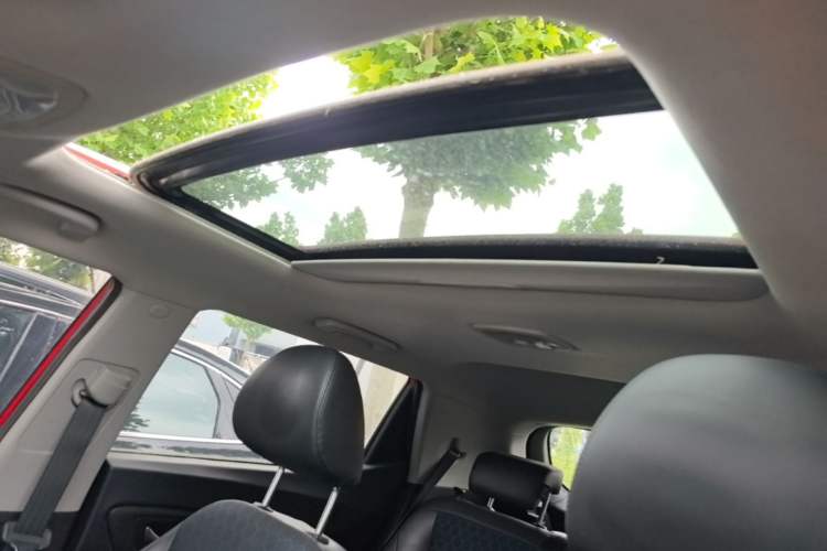Used SsangYong Tivolan 2015 1.6L Automatic Two-Wheel Drive YARiS L Version Headliner