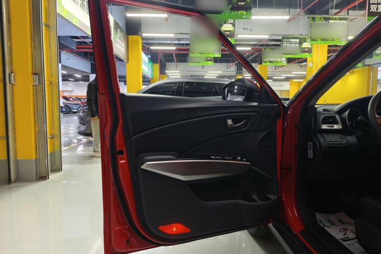 Used SsangYong Tivolan 2015 1.6L Automatic Two-Wheel Drive Zhi Chun Edition Interior 1