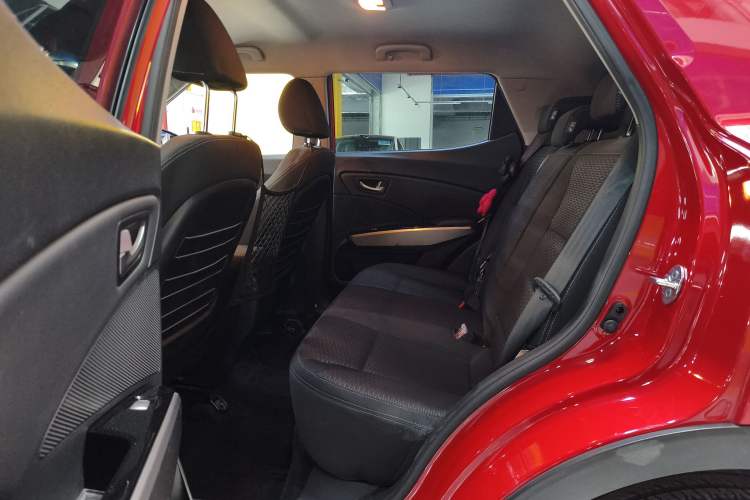 Used SsangYong Tivolan 2015 1.6L Automatic Two-Wheel Drive Zhi Chun Edition Interior 3