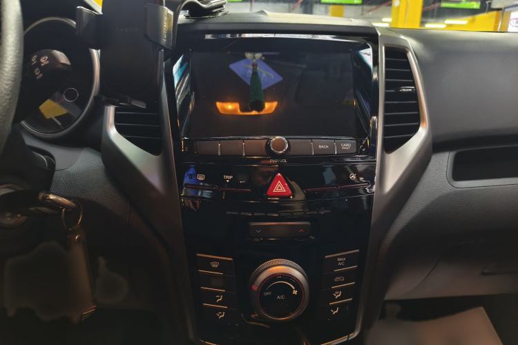 Used SsangYong Tivolan 2015 1.6L Automatic Two-Wheel Drive Zhi Chun Edition Interior 6