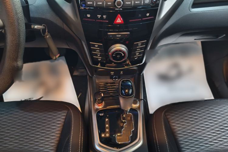 Used SsangYong Tivolan 2015 1.6L Automatic Two-Wheel Drive Zhi Chun Edition Interior 7