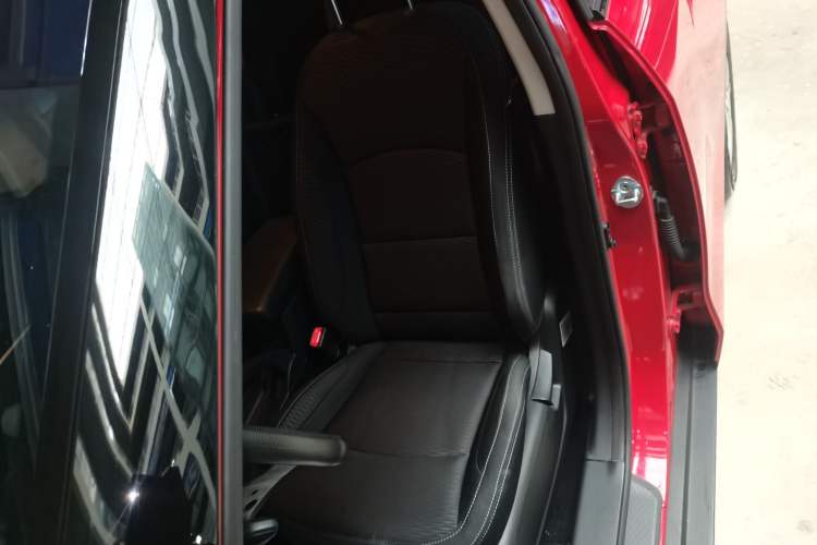 Used SsangYong Tivolan 2015 1.6L Automatic Two-Wheel Drive Zhi Chun Edition Left Front Seat