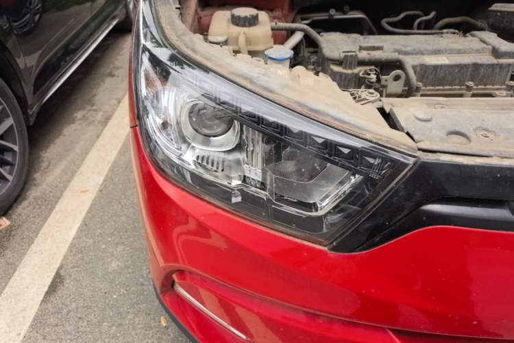 Used SsangYong Tivolan 2015 1.6L Automatic Two-Wheel Drive YARiS L Version Right Front Headlight
