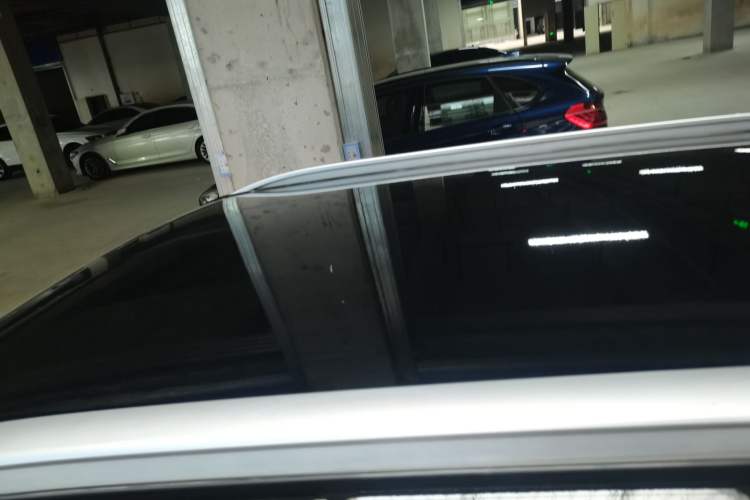 Used SsangYong Tivolan 2015 1.6L Automatic Two-Wheel Drive Zhi Chun Edition Roof