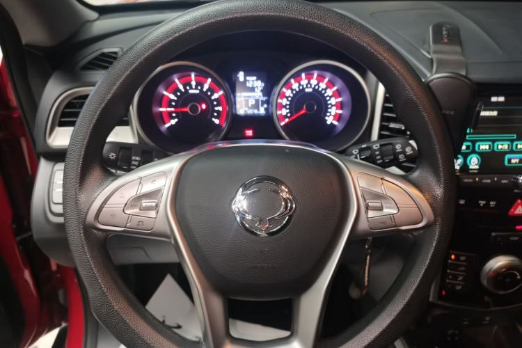 Used SsangYong Tivolan 2015 1.6L Automatic Two-Wheel Drive Zhi Chun Edition Steering Wheel